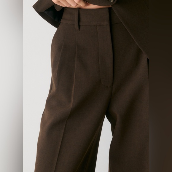 NWT - Aritzia The Effortless Pant - (Re)ssential - Heather Rich Cocoa - Size 6 - Picture 4 of 10